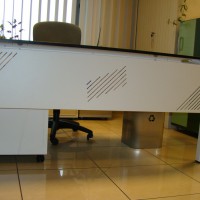 Aranżacja biurka z osłoną